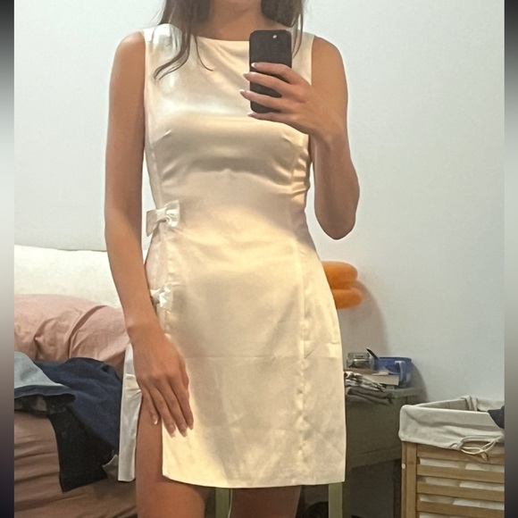 RIHOAS Cream/white Mini Dress with Elegant Bow Details - Picture 3 of 10